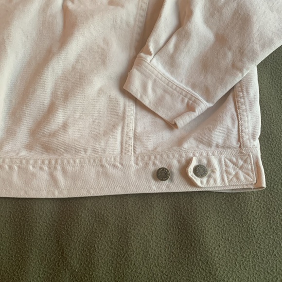 Eddie Bauer cream color denim jacket. Size medium. 100% cotton. Has been washed - Picture 11 of 11